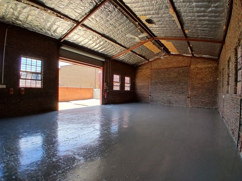 Modern, Low-Maintenance Warehouse/Workshop for Sale - Photo 2