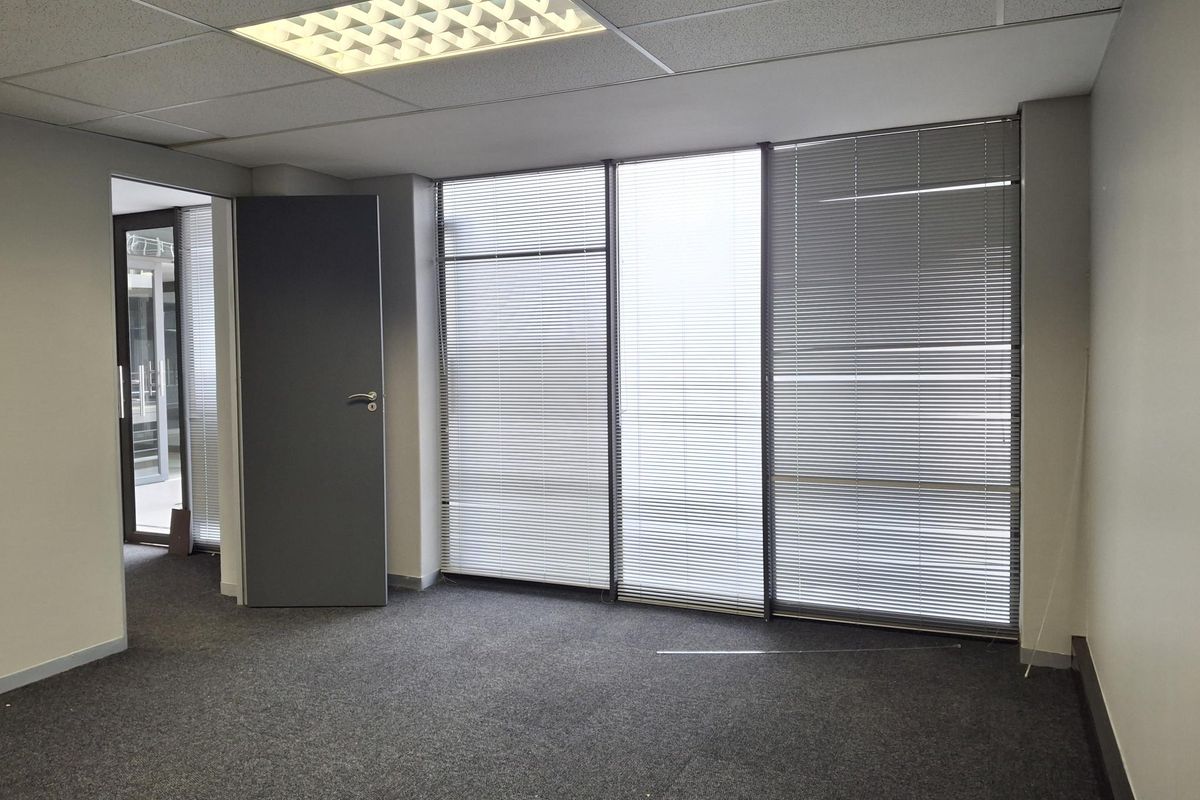 Modern Office Suites at Eco Court – Ready to Move In! - Photo 4