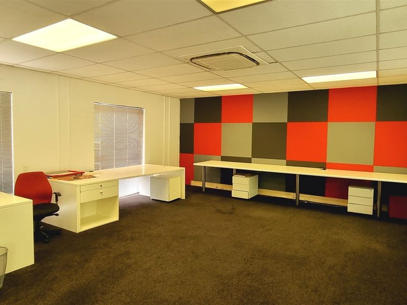 Office suite For Sale in 324 Rivonia Boulevard in Edenburg - Photo 7