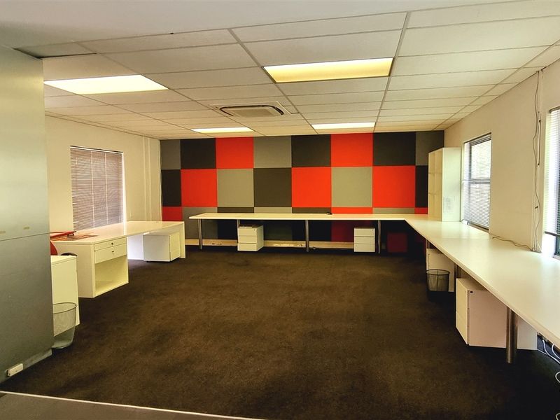 Office suite For Sale in 324 Rivonia Boulevard in Edenburg - Photo 6