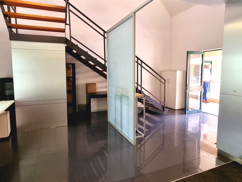 Office suite For Sale in 324 Rivonia Boulevard in Edenburg - Photo 4