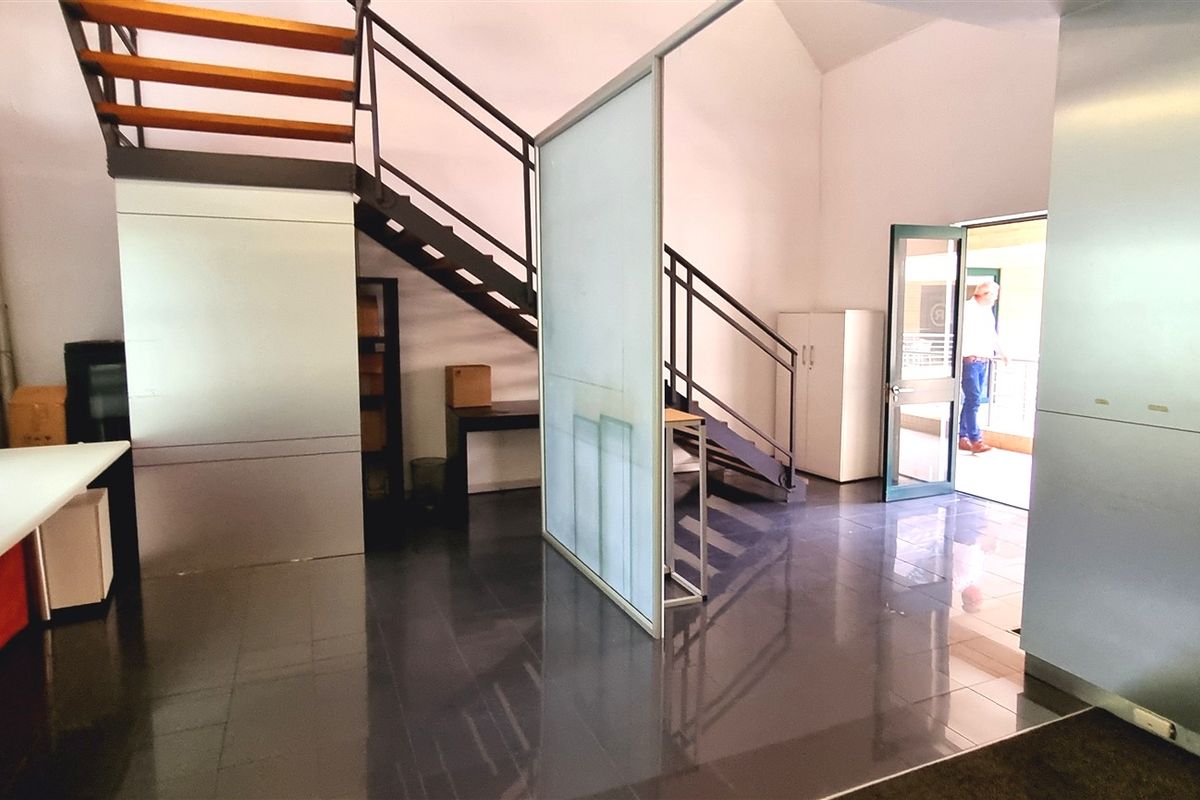 Office suite For Sale in 324 Rivonia Boulevard in Edenburg - Photo 4
