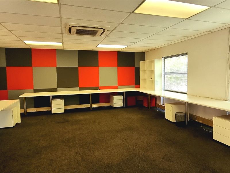 Office suite For Sale in 324 Rivonia Boulevard in Edenburg - Photo 5