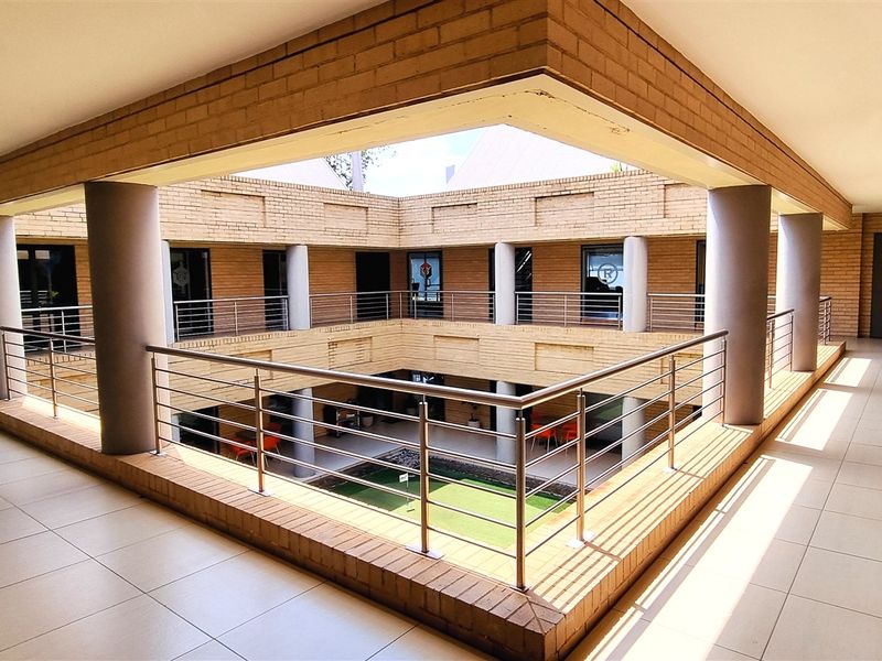 Office suite For Sale in 324 Rivonia Boulevard in Edenburg - Photo 3