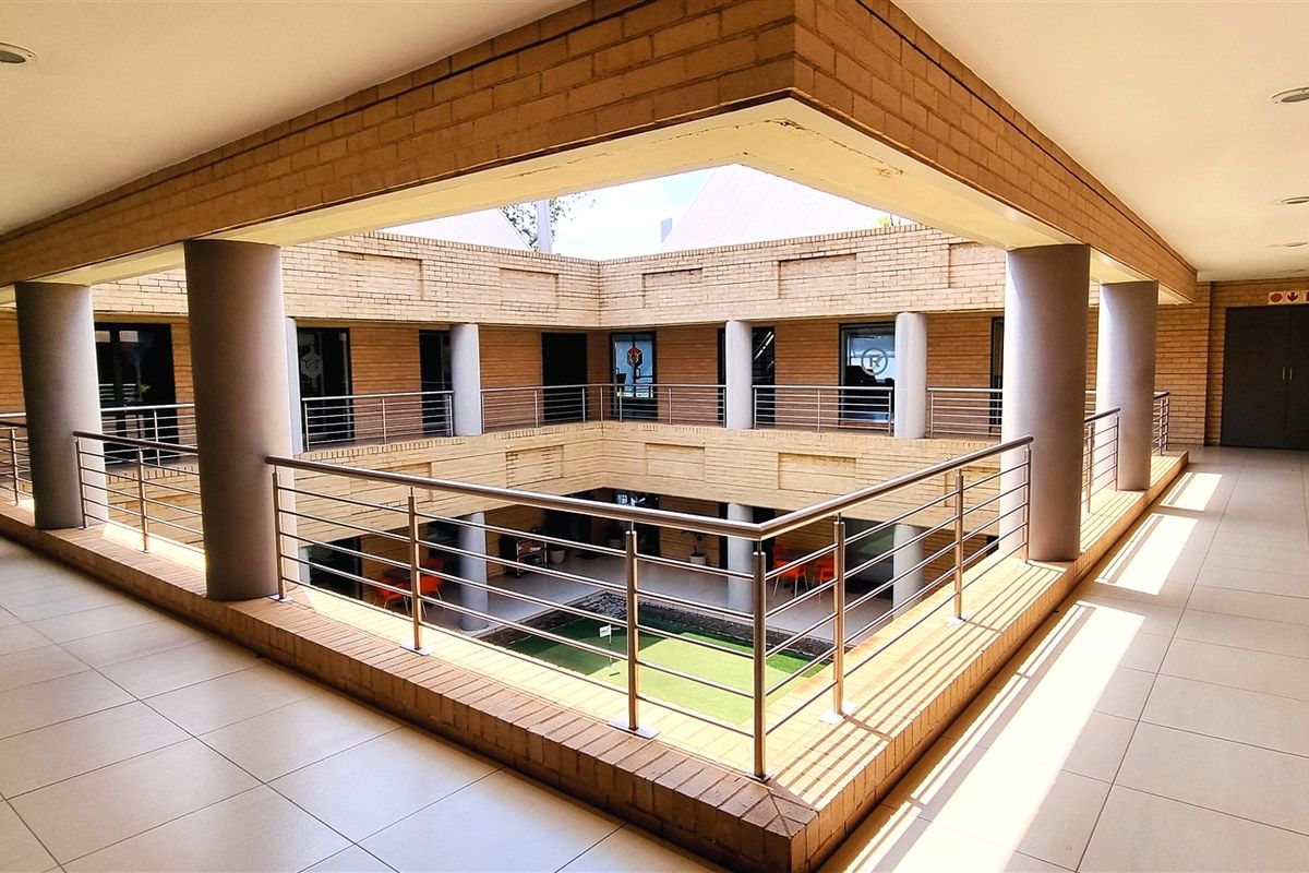 Office suite For Sale in 324 Rivonia Boulevard in Edenburg - Photo 3