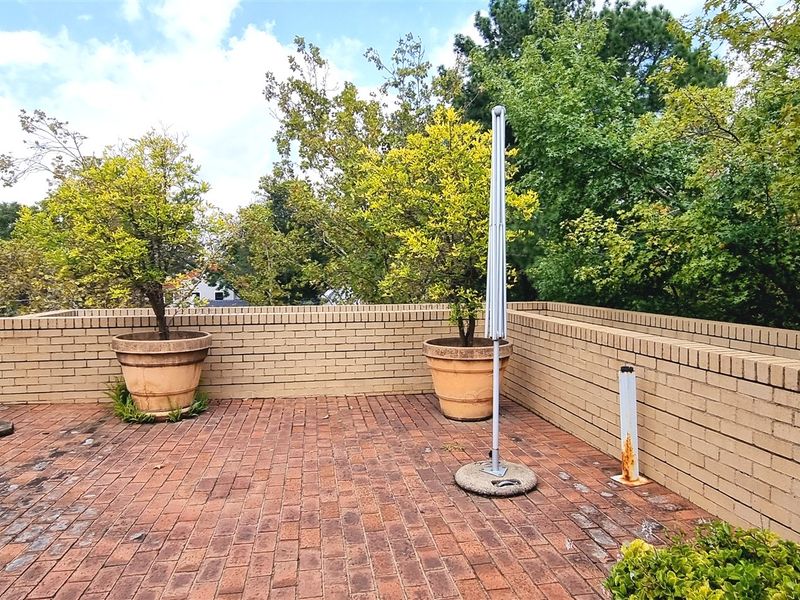 Office suite For Sale in 324 Rivonia Boulevard in Edenburg - Photo 9