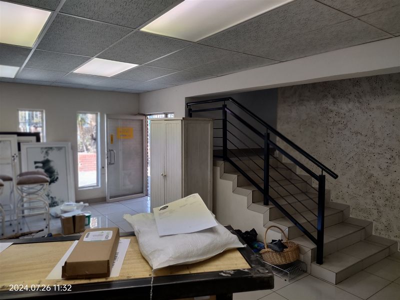 842m2 warehouse to let in Northlands Deco Park - Photo 7