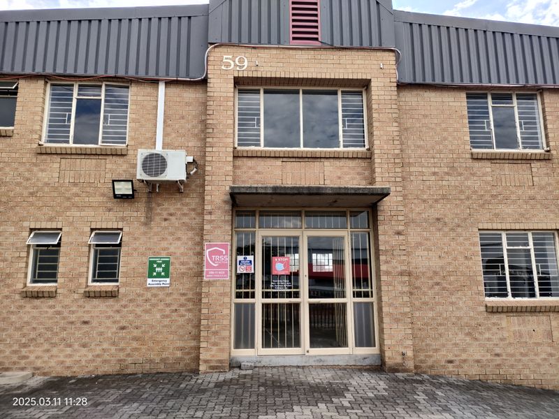 378m2  Warehouse  - TO LEASE - Photo 1