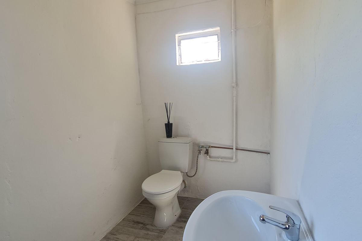 Small office/ Room to rent in Old Town, Louis Trichardt - Photo 5
