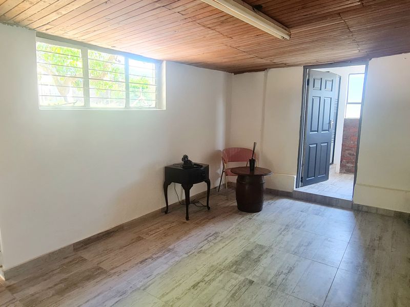Small office/ Room to rent in Old Town, Louis Trichardt - Photo 4