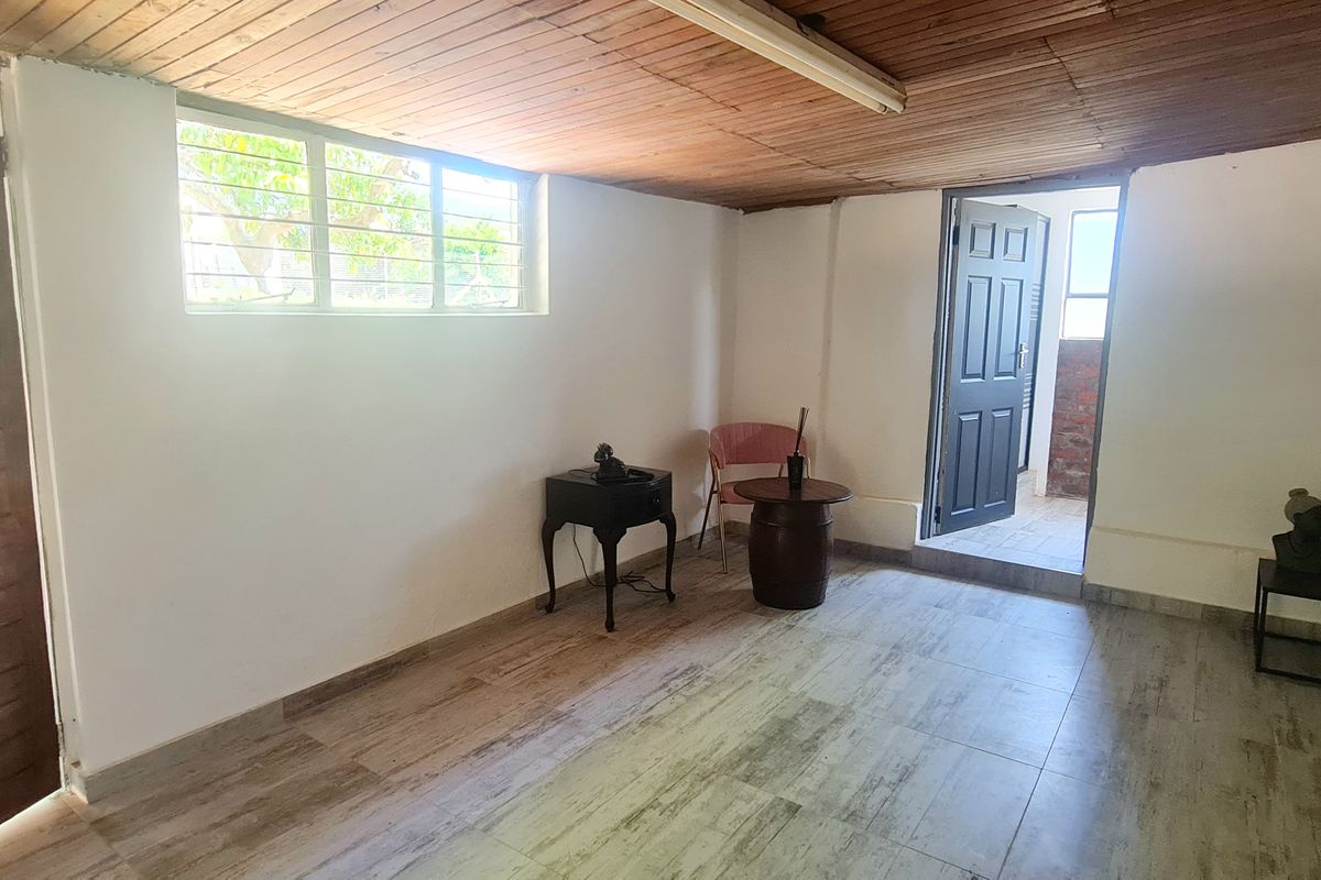 Small office/ Room to rent in Old Town, Louis Trichardt - Photo 4