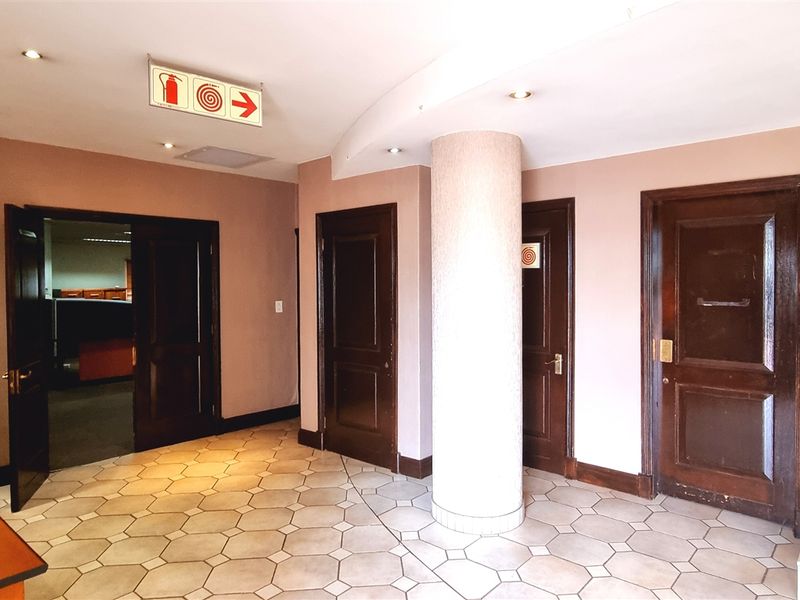 Excellent Exposure in a Freestanding building - Photo 4