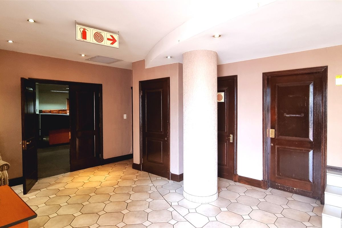 Excellent Exposure in a Freestanding building - Photo 4