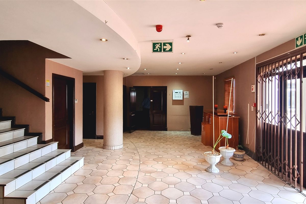 Excellent Exposure in a Freestanding building - Photo 3