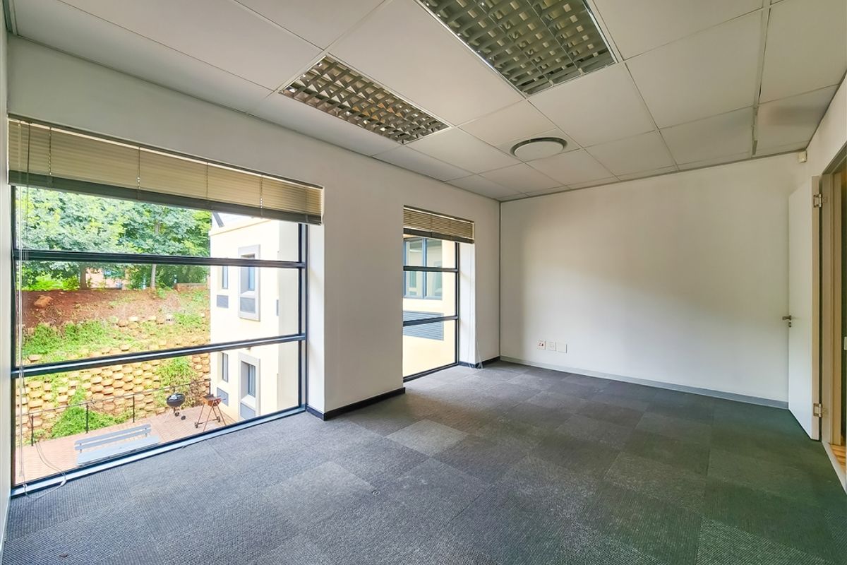 173m2 Spacious Office to Let in Clearwater Office Park - Photo 5