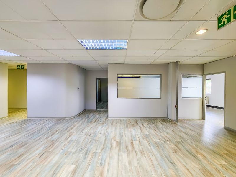 166m2 Modern Office to Let in Clearwater Office Park - Photo 9
