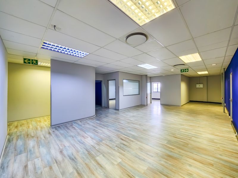 166m2 Modern Office to Let in Clearwater Office Park - Photo 8