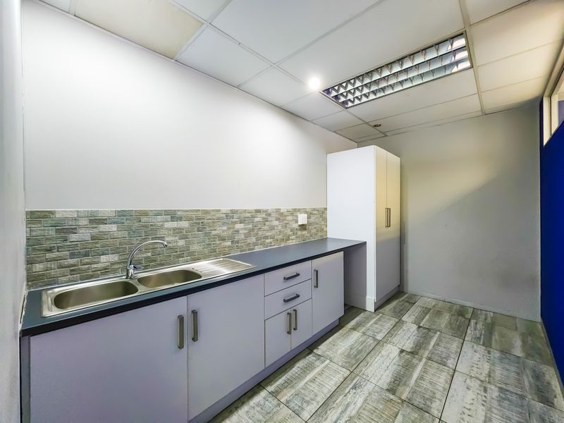 166m2 Modern Office to Let in Clearwater Office Park - Photo 10