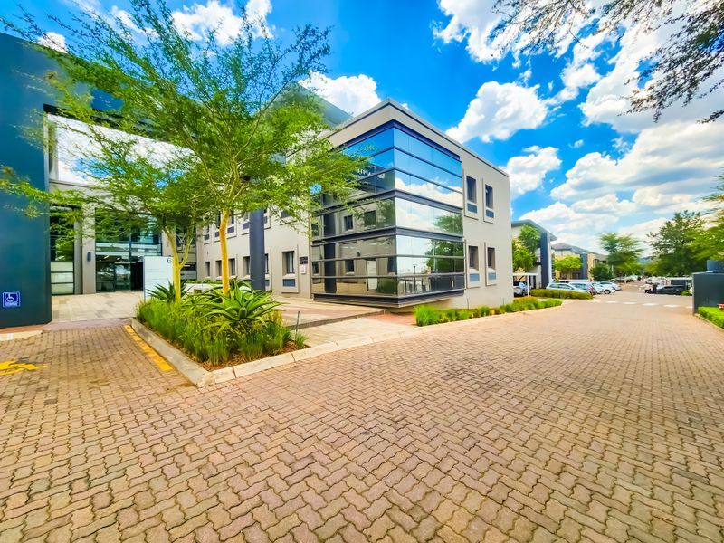166m2 Modern Office to Let in Clearwater Office Park - Photo 2