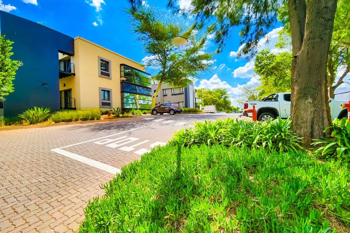 166m2 Modern Office to Let in Clearwater Office Park - Photo 3