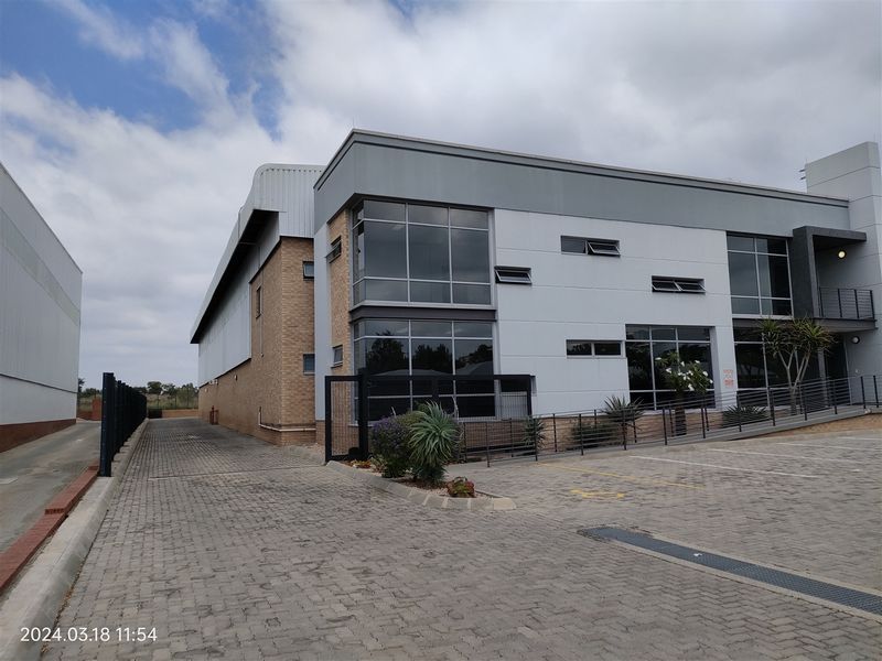 1287m2  Warehouse  - TO LEASE - Photo 2