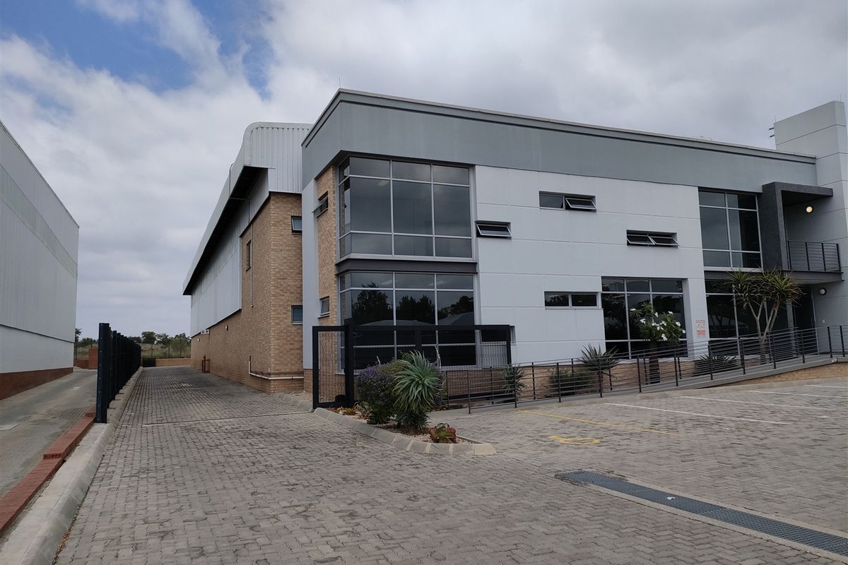 1287m2  Warehouse  - TO LEASE - Photo 2