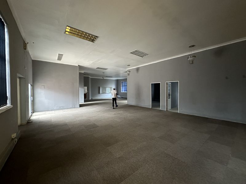 344m2 Office/Showroom/Retail space to let - DIRECT FROM OWNERS, with FREE PARKING + extra perks! - Photo 10