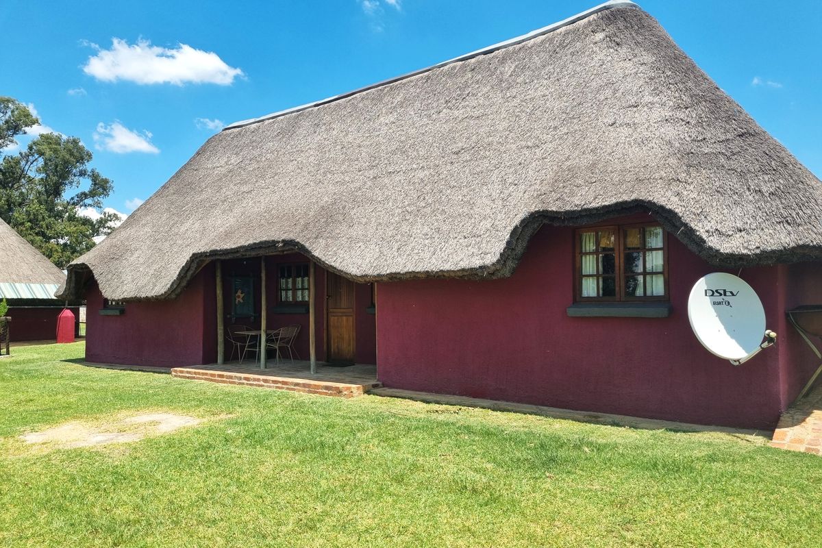 Exceptional Investment Opportunity - Guest Lodge and Farm Stall - Busy R30 Route! - Photo 2