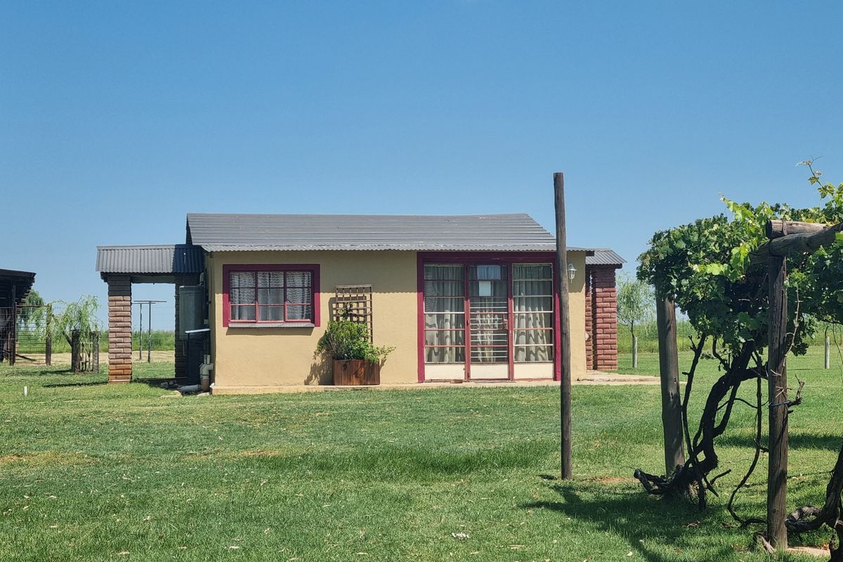 Exceptional Investment Opportunity - Guest Lodge and Farm Stall - Busy R30 Route! - Photo 3