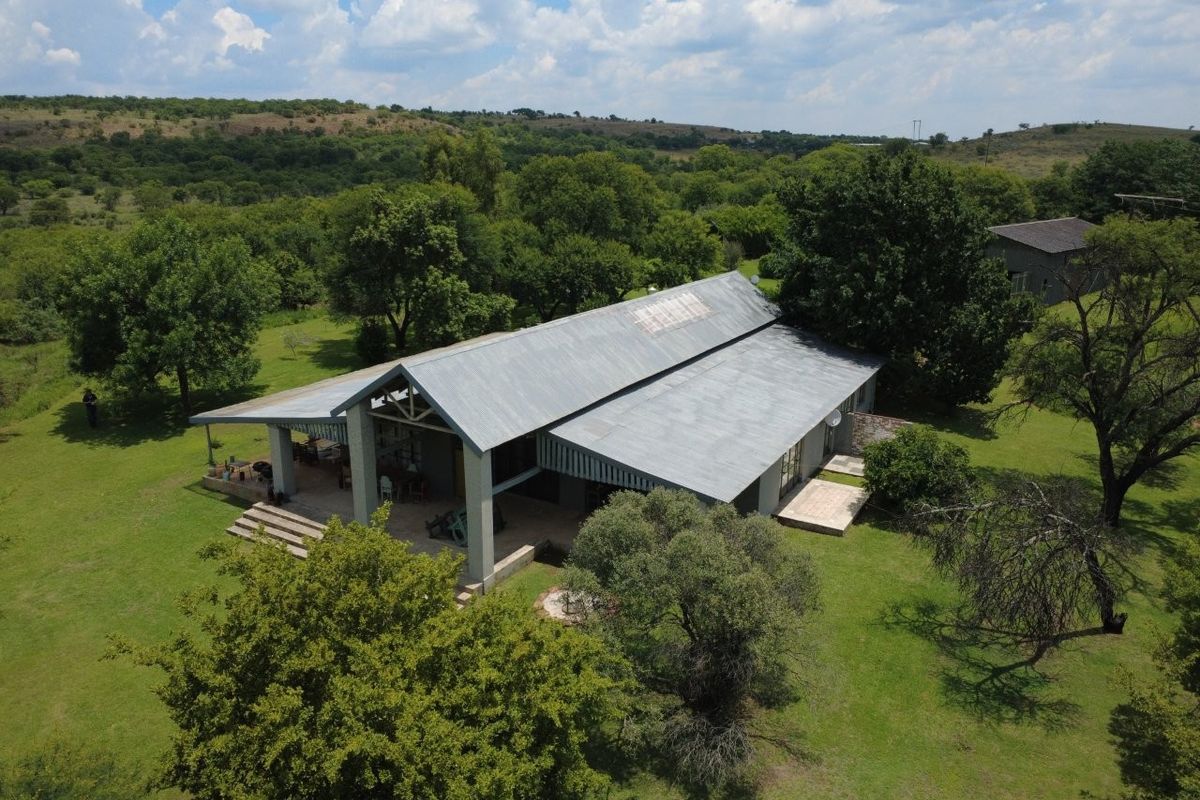 Peaceful Country Living with Modern Amenities - Photo 2