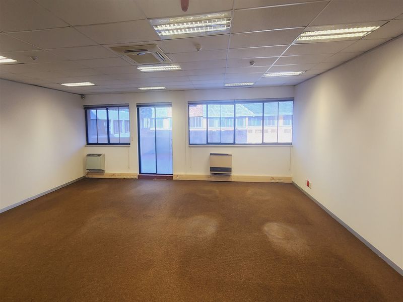 Offices to lo let Sandton - Photo 8