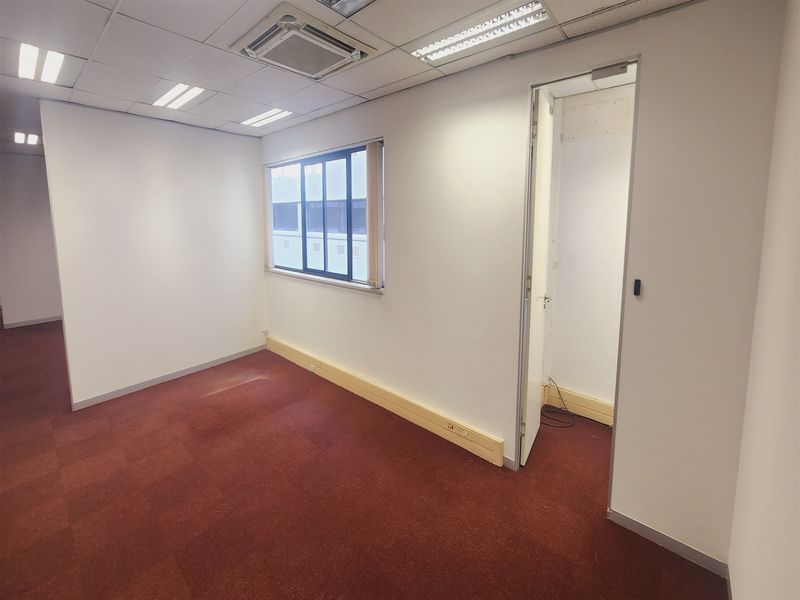 Offices to lo let Sandton - Photo 3