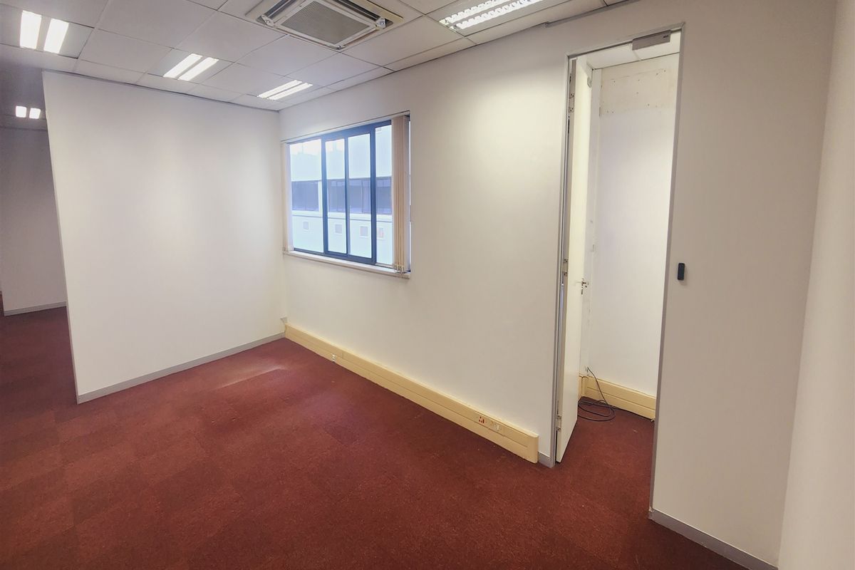 Offices to lo let Sandton - Photo 3