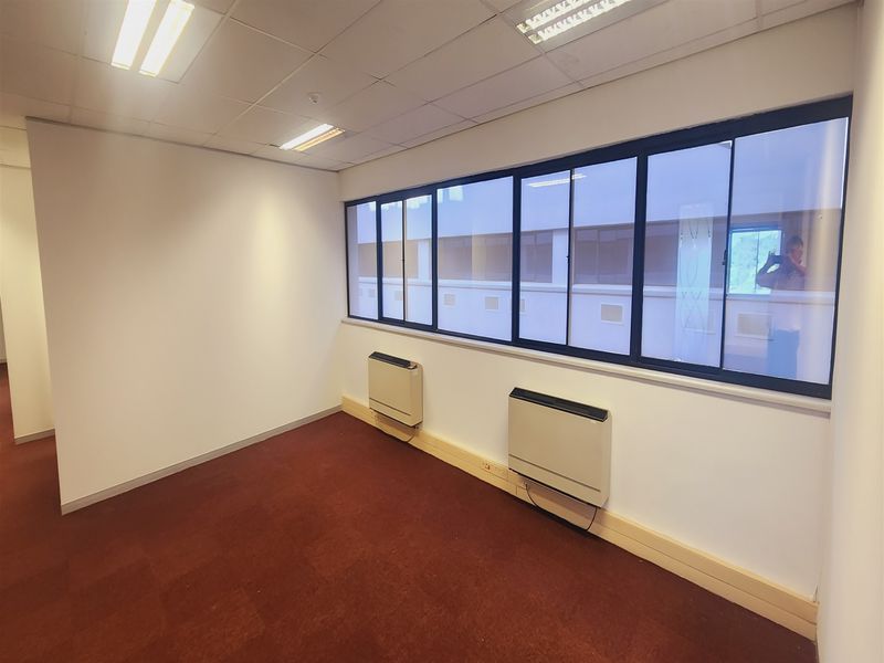 Offices to lo let Sandton - Photo 4