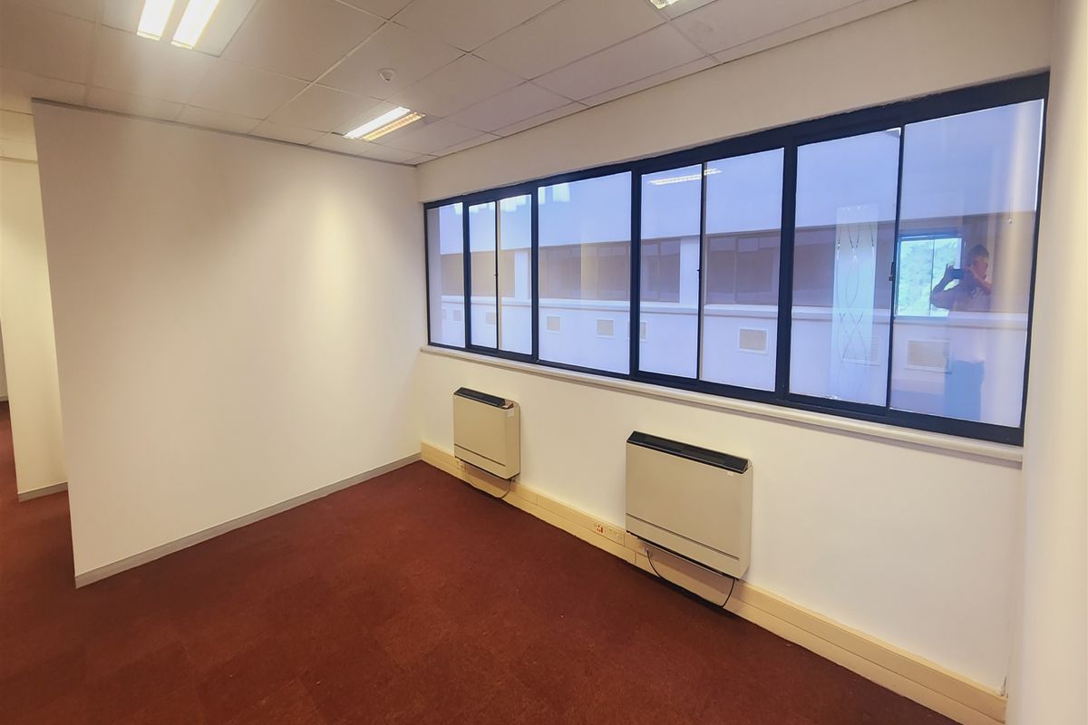 Offices to lo let Sandton - Photo 4