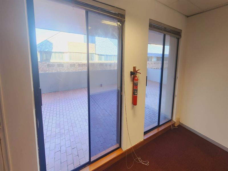 Offices to lo let Sandton - Photo 5