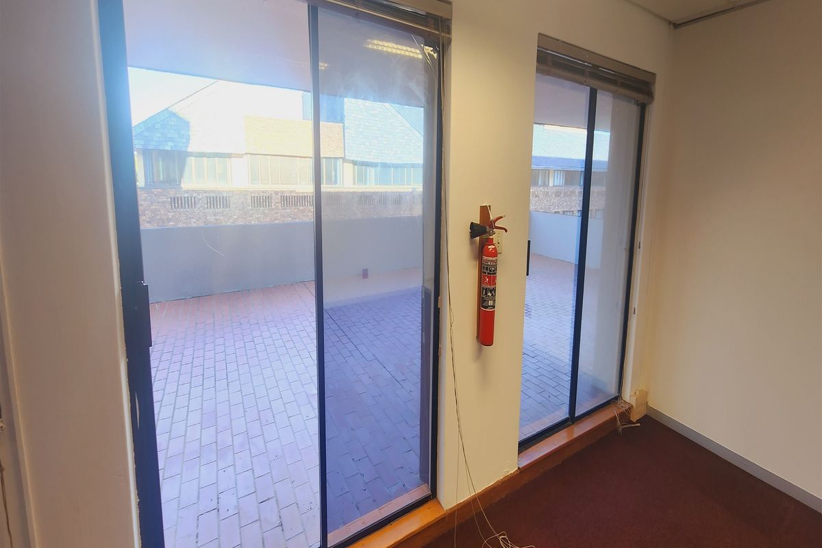 Offices to lo let Sandton - Photo 5