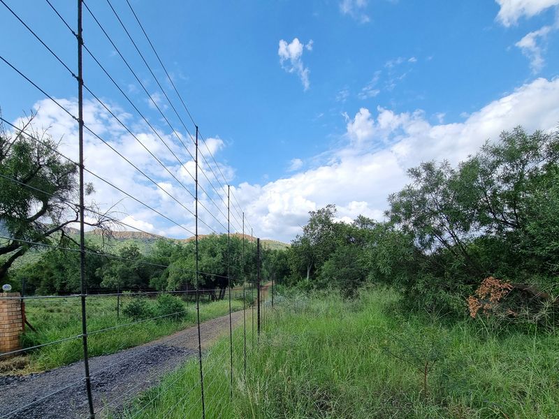 Special-Zoned Small Holding – Olifantsnek Dam – Endless Possibilities in the Magalies Biosphere - Photo 6