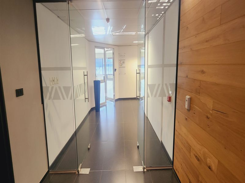 Offices to lo let Sandton - Photo 3