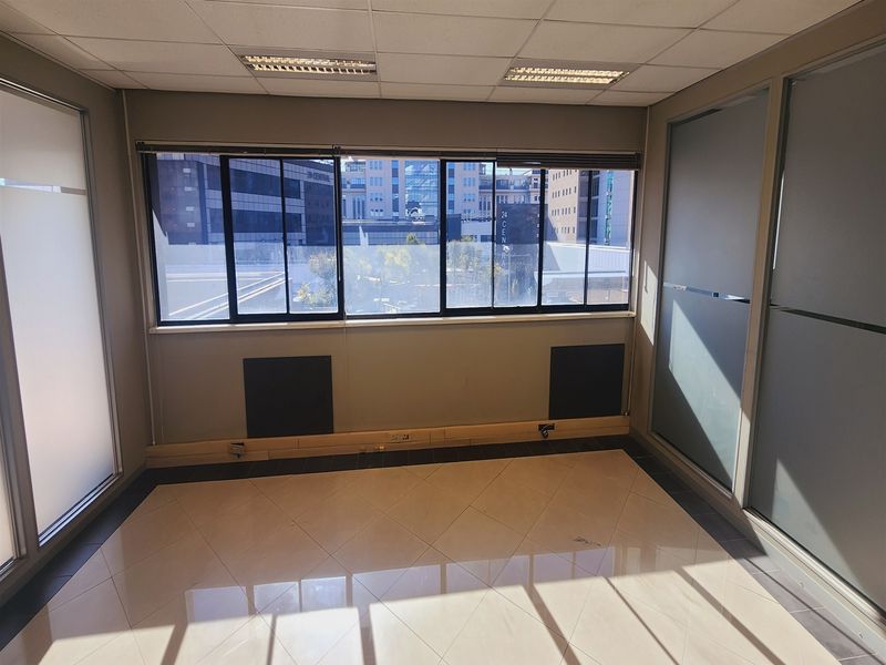 Offices to lo let Sandton - Photo 4