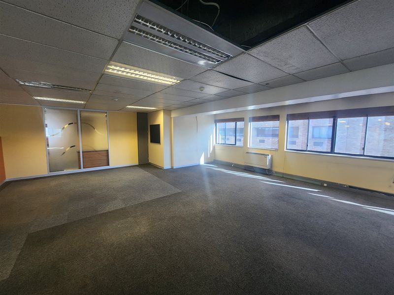 Offices to lo let Sandton - Photo 7