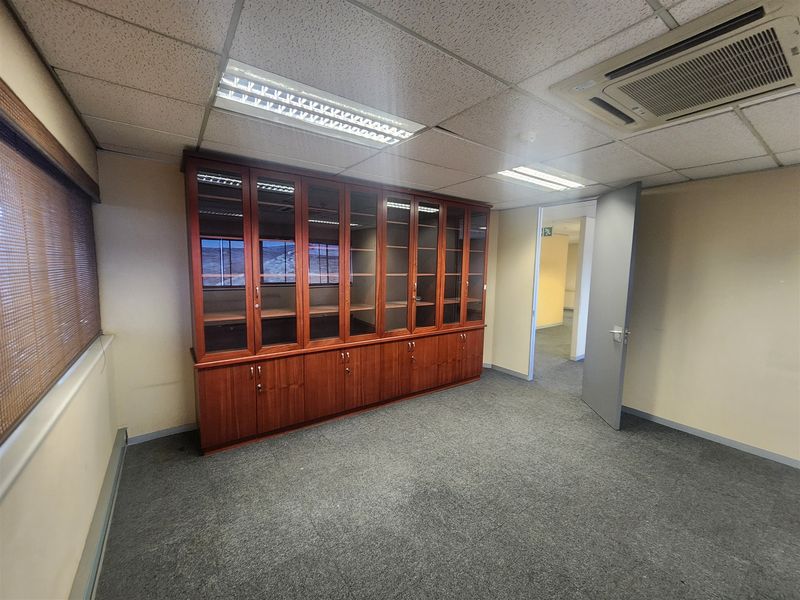 Offices to lo let Sandton - Photo 5