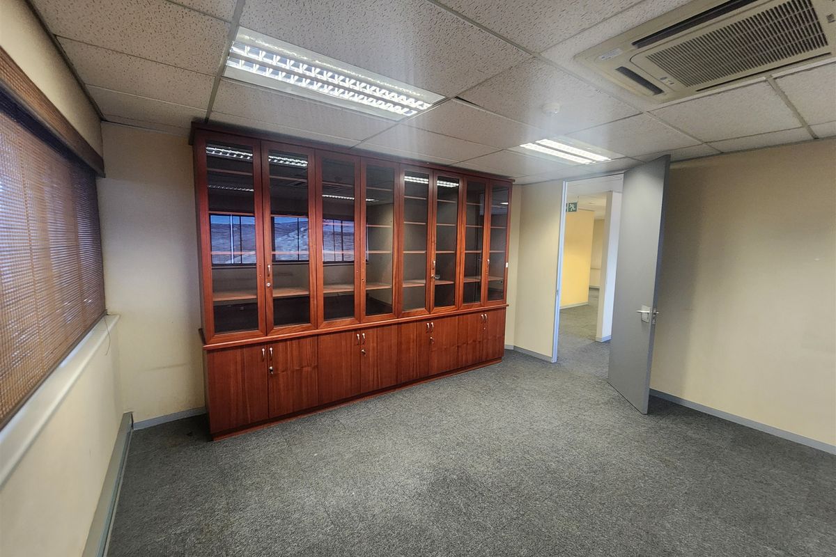 Offices to lo let Sandton - Photo 5