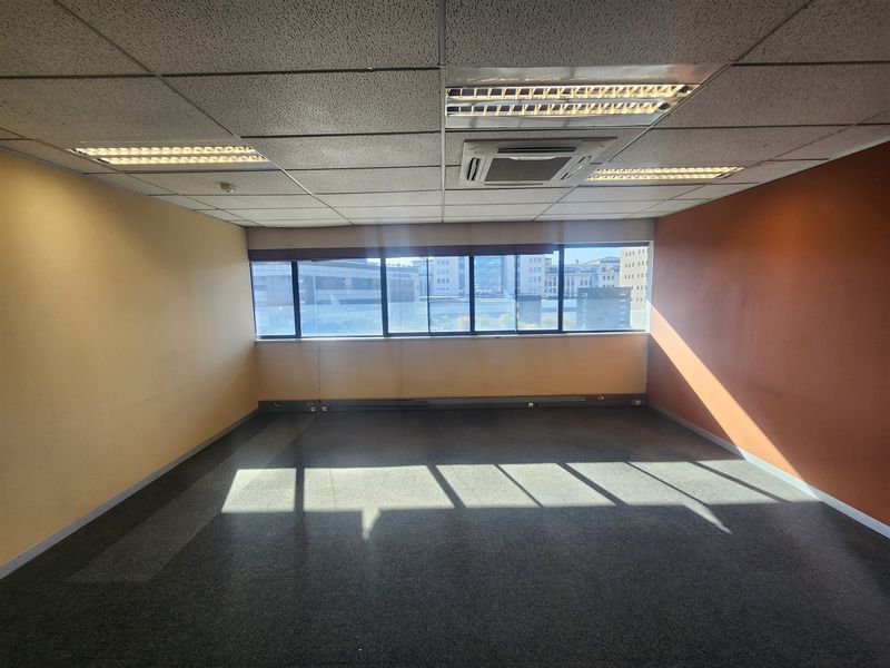 Offices to lo let Sandton - Photo 8