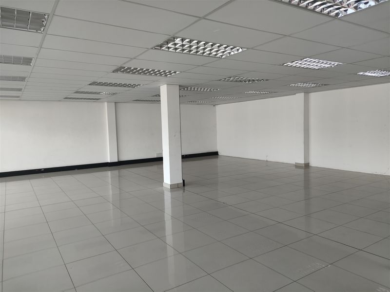 866m2  Warehouse  - TO LEASE - Photo 7