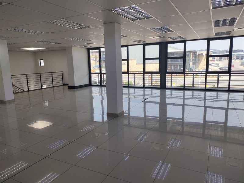 866m2  Warehouse  - TO LEASE - Photo 6
