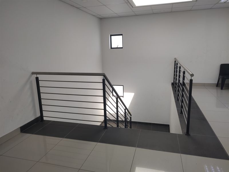 866m2  Warehouse  - TO LEASE - Photo 5