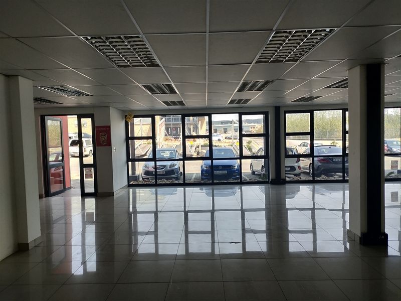 866m2  Warehouse  - TO LEASE - Photo 3