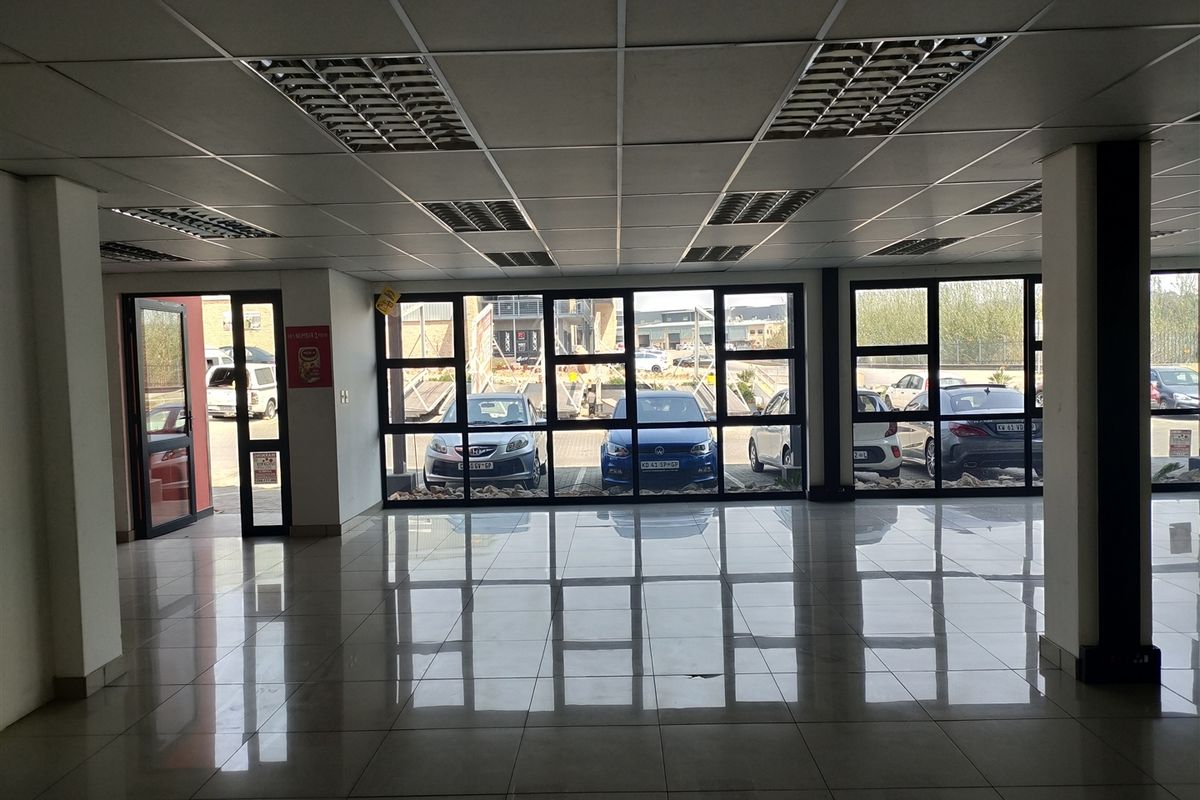 866m2  Warehouse  - TO LEASE - Photo 3