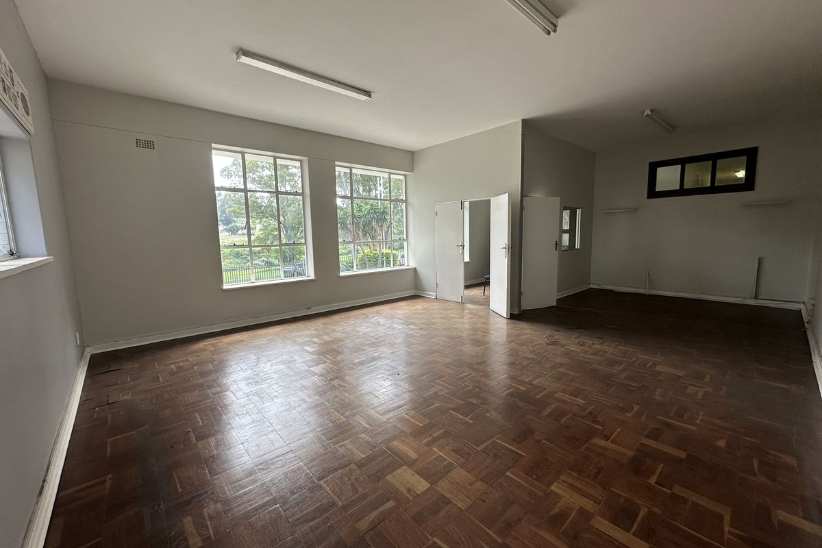 Ground Floor Office/Showroom/Retail space to Let - Founders Hill - direct from owner with perks! - Photo 3